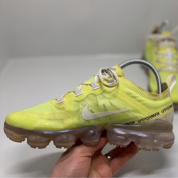 Women’s Nike Air VaporMax 2019 Volt Neon Yellow Running Shoes Size 7.5 - Picture 13 of 15